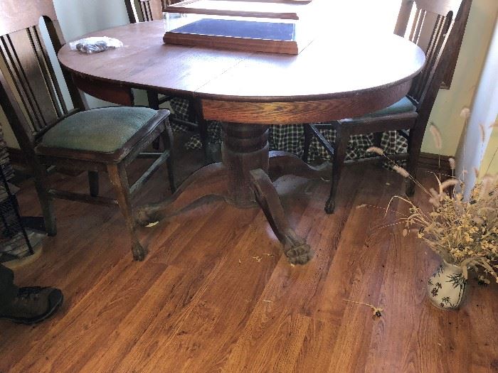 CLAWFOOT TABLE & 6 CHAIRS