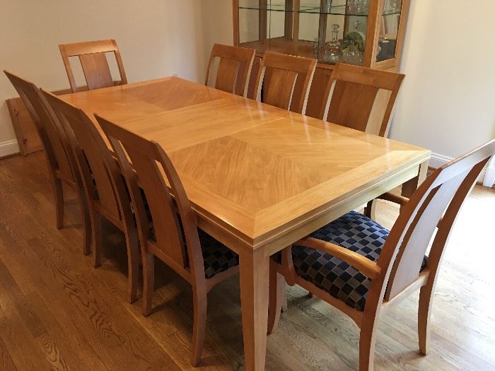 Ethan Allen dining room table with 8 chairs