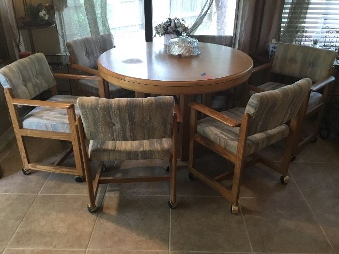 Kitchen table and 6 swivel chairs