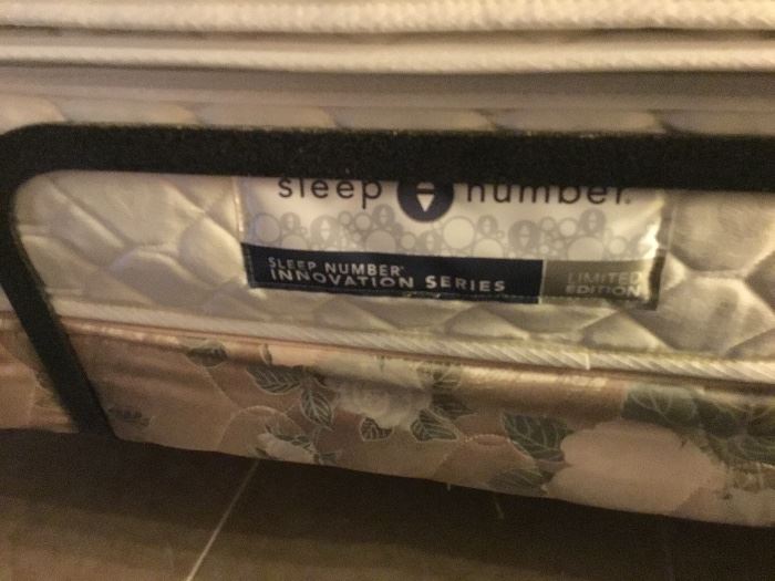 Sleep number queen size mattress 