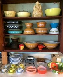 Vintage Kitchenware including Pyrex and Corningware
