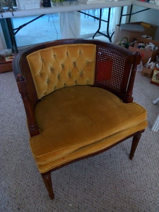 Very retro gold velvet accent chair $45