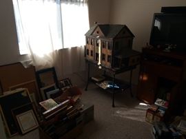 A very old and easily accessible for house. The roof lifts off and the front wall opens up to get inside
Comes full of furniture
$350