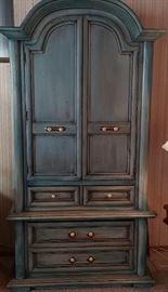 Armoire vintage