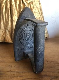 French cast iron sad iron Gendarme