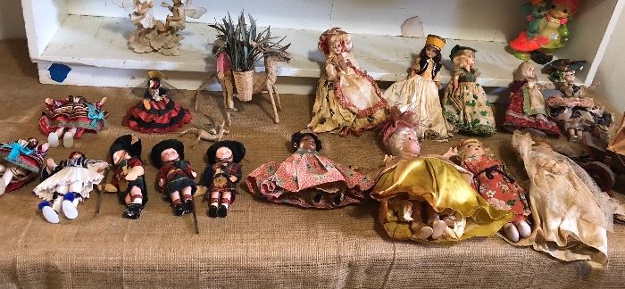 Story book dolls and souvenir dolls