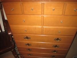 DRESSER