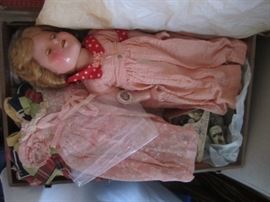SHIRLEY TEMPLE DOLL IN PERFECT CONDITION AND ACCESSORIES