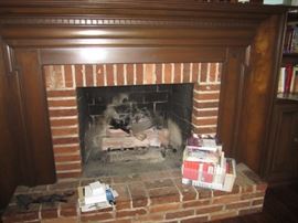 FIREPLACE MANTLE AND LOGS