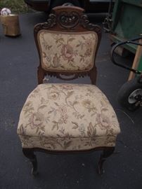 ANTIQUE CHAIR