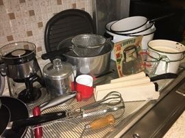 Kitchen items - many retro