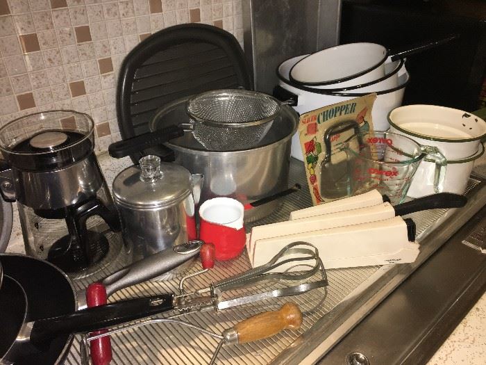 Kitchen items - many retro