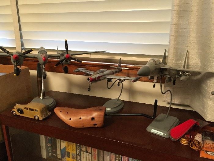 Assembled model planes and car