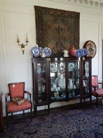 MAHOGANY BANDED COLLECTORS DISPLAY CABINET