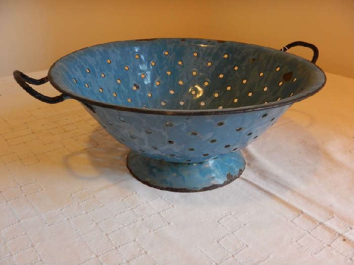 BLUE GRANITE COLANDER & OTHER COUNTRY STUFF
