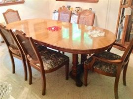 Bernhardt Dining Table, 2 Leaves, & 8 Chairs