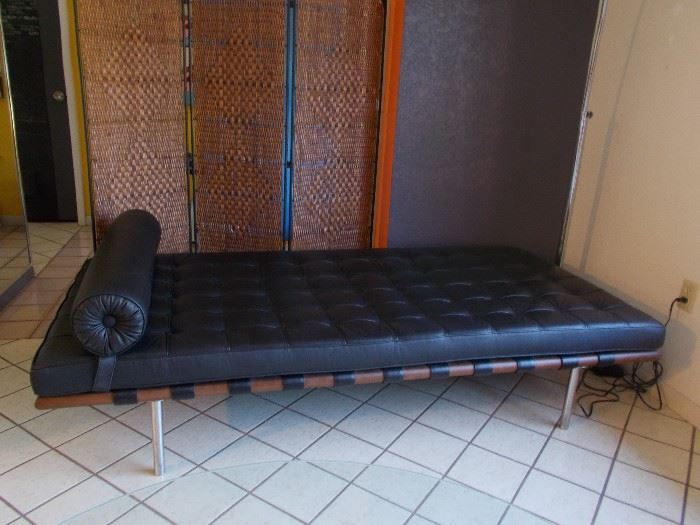 ITALIAN LEATHER BARCELONA DAYBED