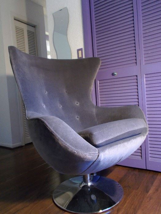 VINTAGE WING/EGG  CHAIR