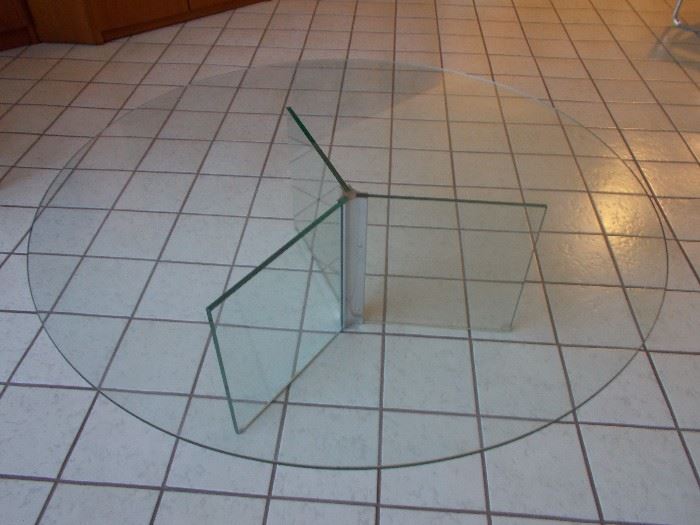 ROUND GLASS COFFEE TABLE/GLASS BASE