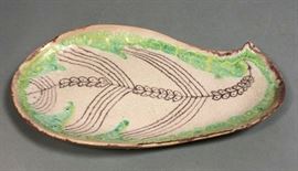 Lot 27 GUIDO GAMBONE Italian Art Pottery Leaf Dish. Shal