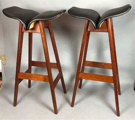 Lot 116 Pr Black Vinyl Butterfly Style Modernist Bar Stoo