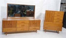 Lot 200 3pc Mid Century Walnut Bedroom Dressers  Mirror.