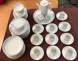 Lot 391 empty thomas dinnerware set