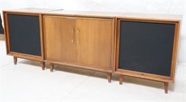 Lot 536 Modernist Walnut 3 Cabinet Stereo System. 2 cube 