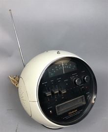 Lot 386 Weltron Space Age Ball Radio eight track Player. 
