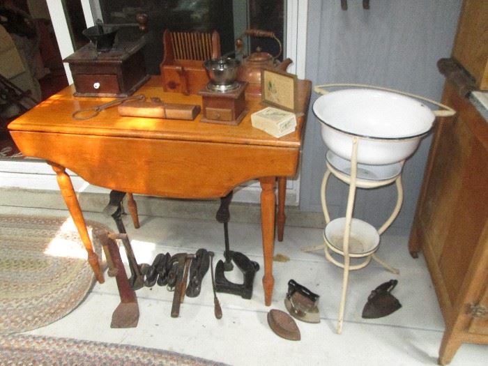 Nice small drop leaf table and small primitives 
