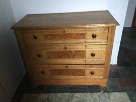 Fabulous Foyer https://www.ctbids.com/#!/description/share/18363