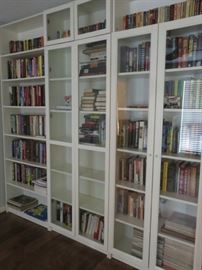 Nice collection of hardback and paperback books including novels, vintage, collector's reference, etc.