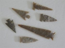 Nice collection of Edwards Plateau/Texas Native American chert and flint arrowheads.
