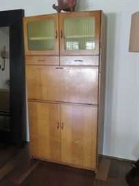 Art Deco style quarter-sawn oak Hoosier cabinet.