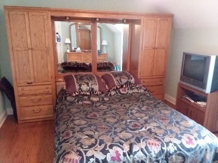 Thomasville bedroom suite / queen size