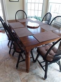 Dining room table / seating for 6