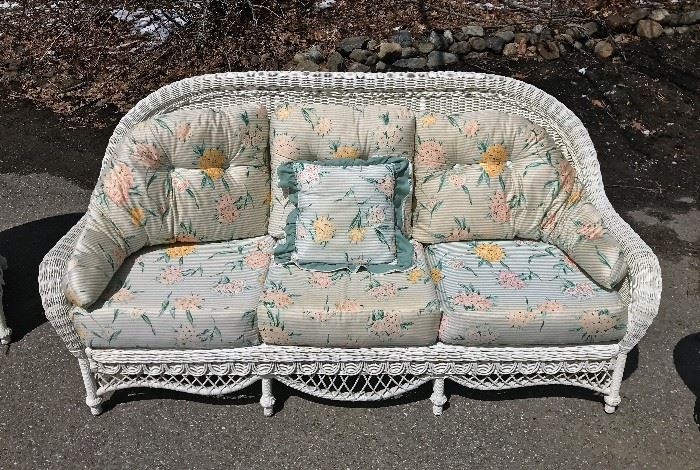  WICKER FURNITURE SET    http://www.ctonlineauctions.com/detail.asp?id=704574