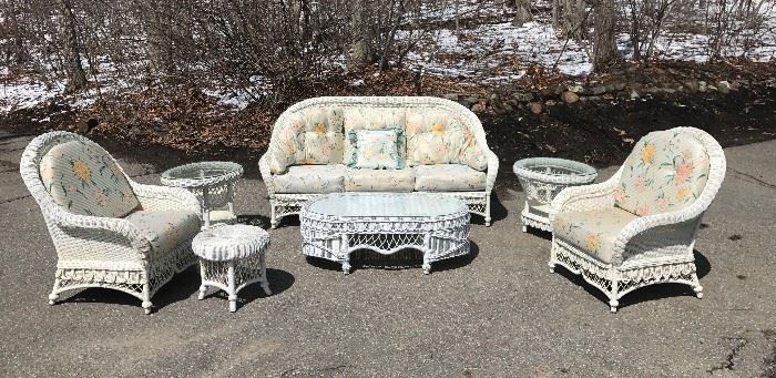  WICKER FURNITURE SET    http://www.ctonlineauctions.com/detail.asp?id=704574