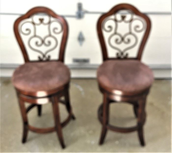  SWIVEL STOOLS http://www.ctonlineauctions.com/detail.asp?id=704603