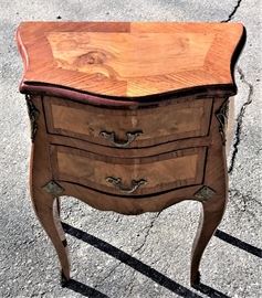  VINTAGE NIGHT STAND         http://www.ctonlineauctions.com/detail.asp?id=704706