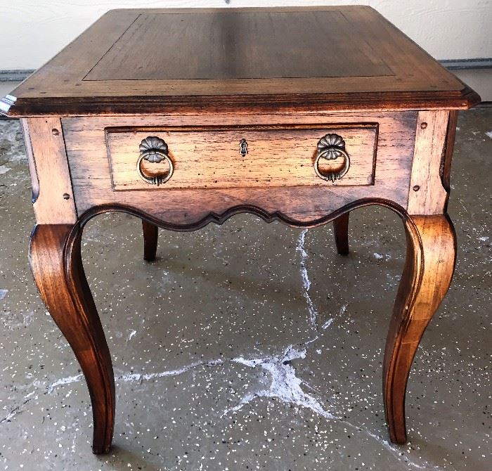  HEKMAN END/SIDE TABLE http://www.ctonlineauctions.com/detail.asp?id=704816