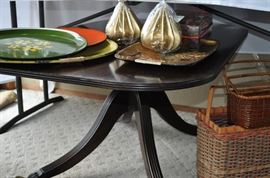 Platters, Duncan Phyfe mahogany coffee table, baskets