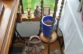 Pottery, plant stand with turned legs
