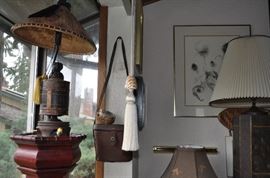 Pedestal stand with small door, Asian lamp, leather case for binoculars, art, Chinoiserie lamps with shades
