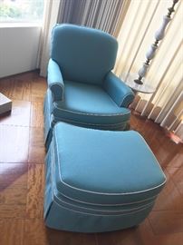 Great size club chair and ottoman.  Great shape