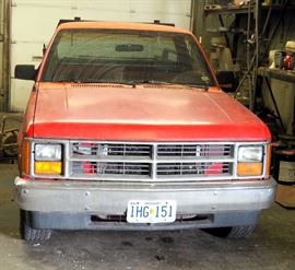 1987 Dodge Dakota, Mileage 239,8656, Tommy Lift, Tool Box, Headache Rack, Spare Tire, VIN1B7FN14M2HS308673