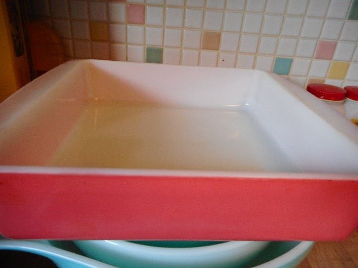 Pyrex Flamingo Pink Utility Dish 
