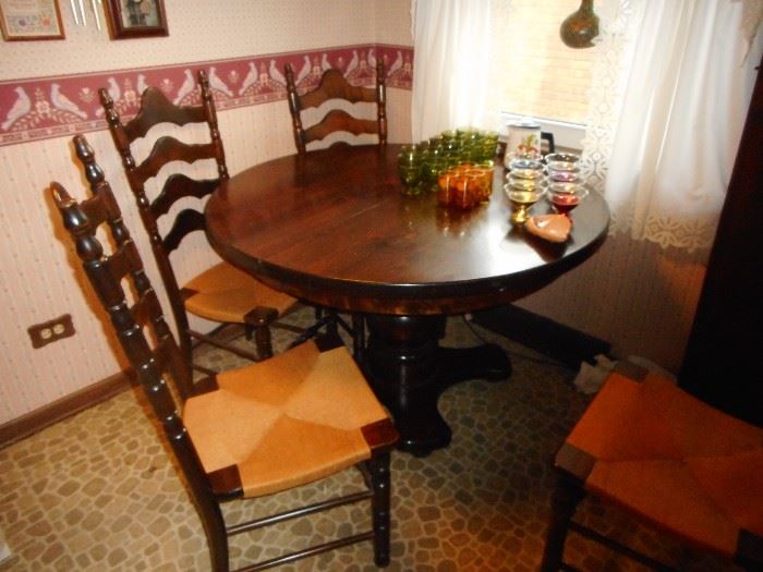 Ethan Allen Dining Table with 2 Leaves