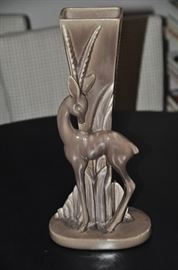 Fantastic vintage Royal Haeger #r707 taupe fawn/deer vase