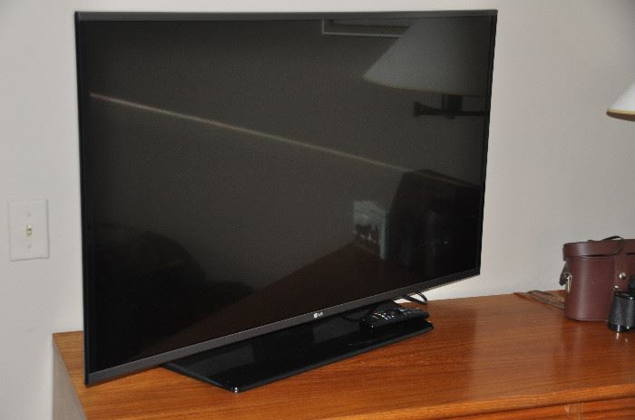 LG 43 inch flat screen TV, Model 43LF6300 Smart TV